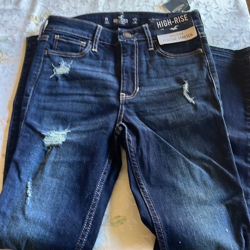 Really cute Hollister jeans, brand new skinny.  Size w24 L 26. Never worn.